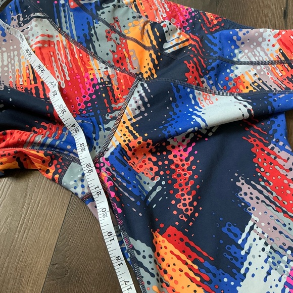 Athleta Lava Sonar Capri Multicolor Leggings Medium - Picture 8 of 9